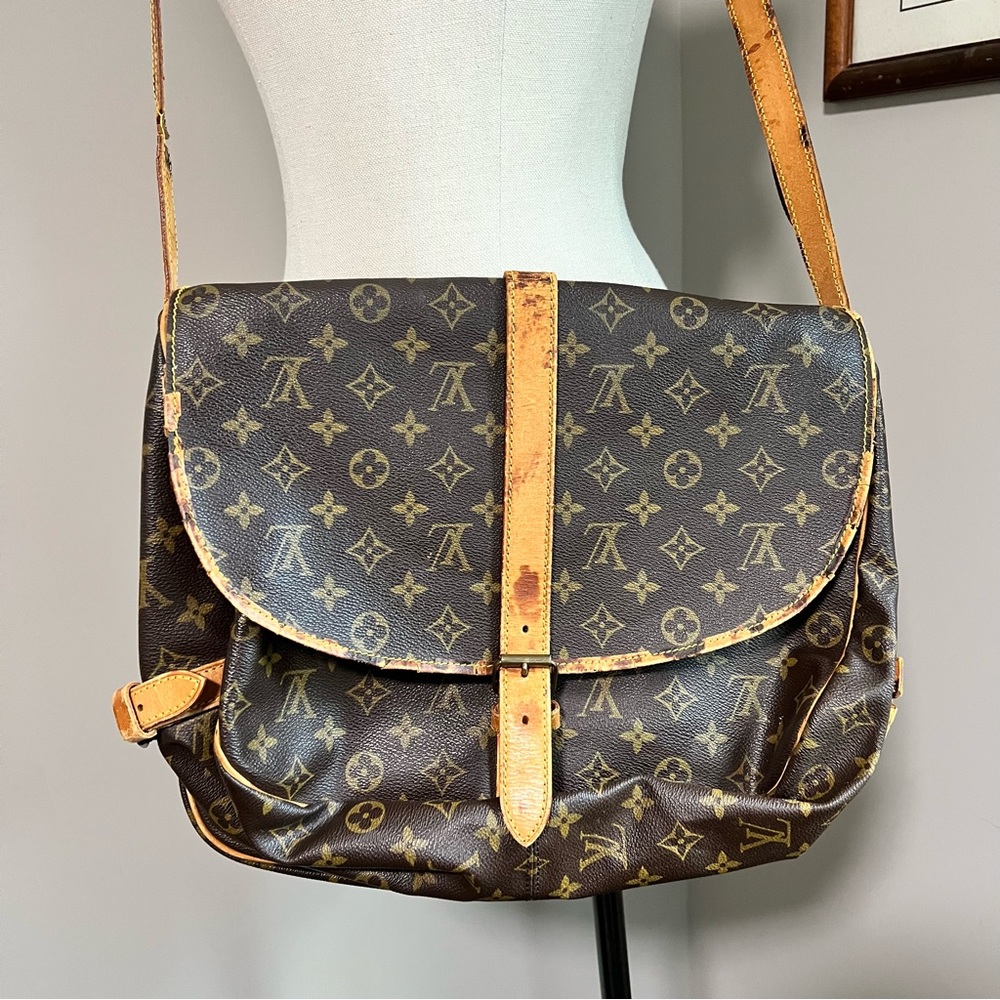 Louis Vuitton Saumur Cross Body bag